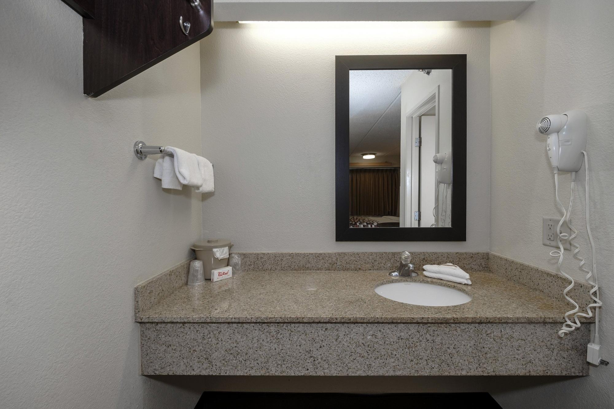 Red Roof Inn Tampa - Brandon Bagian luar foto