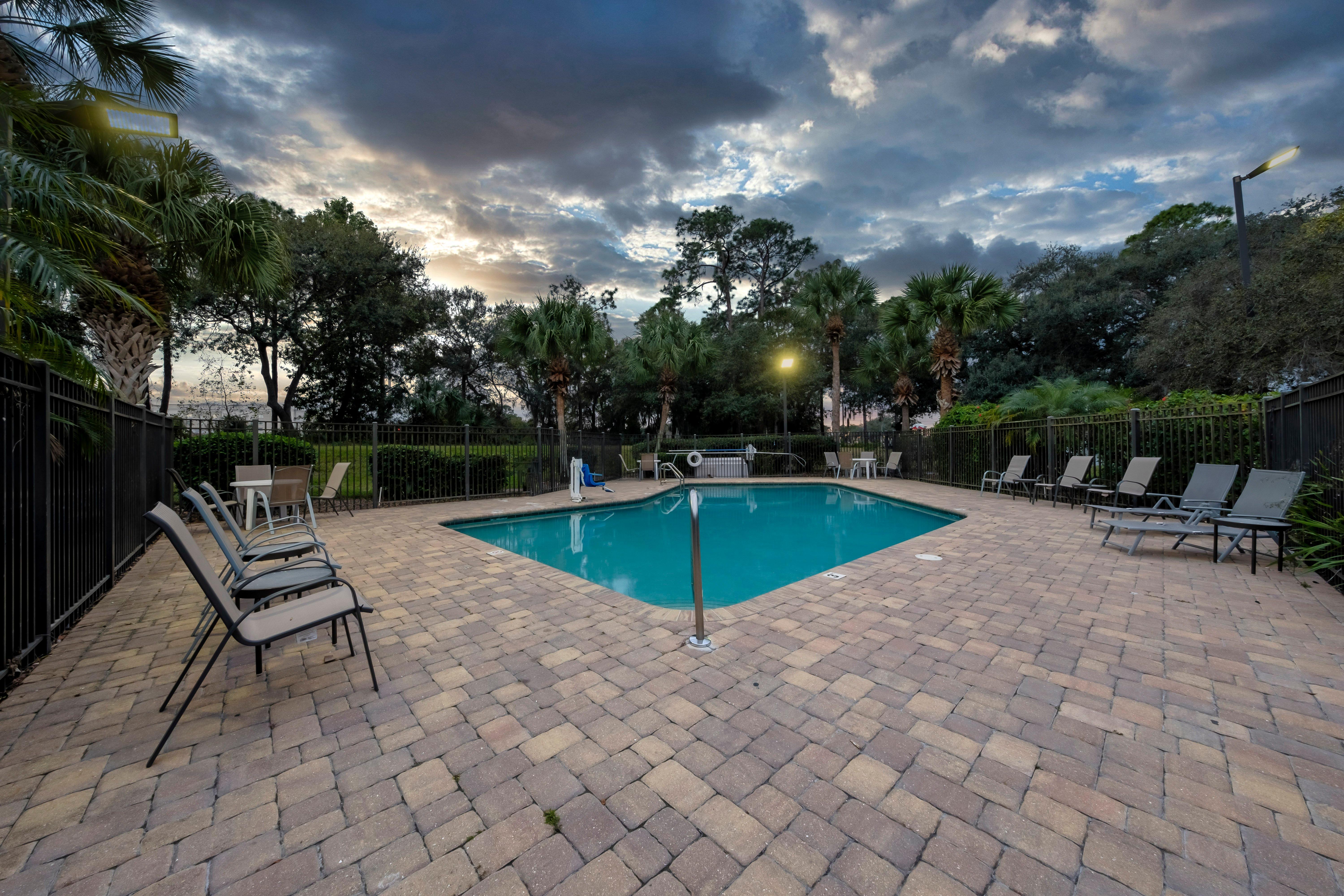 Red Roof Inn Tampa - Brandon Bagian luar foto
