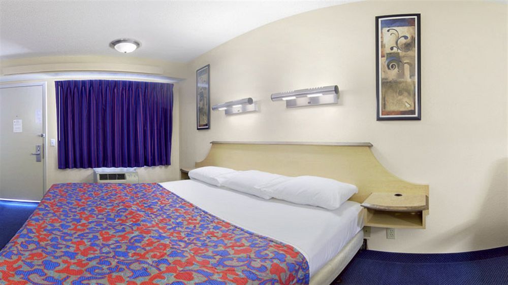 Red Roof Inn Tampa - Brandon Bagian luar foto