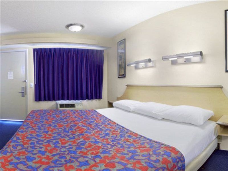 Red Roof Inn Tampa - Brandon Bagian luar foto