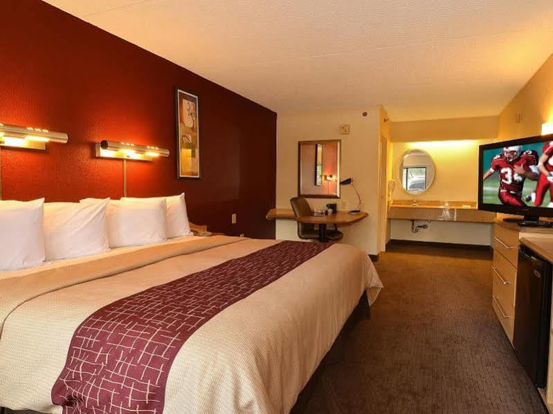 Red Roof Inn Tampa - Brandon Bagian luar foto