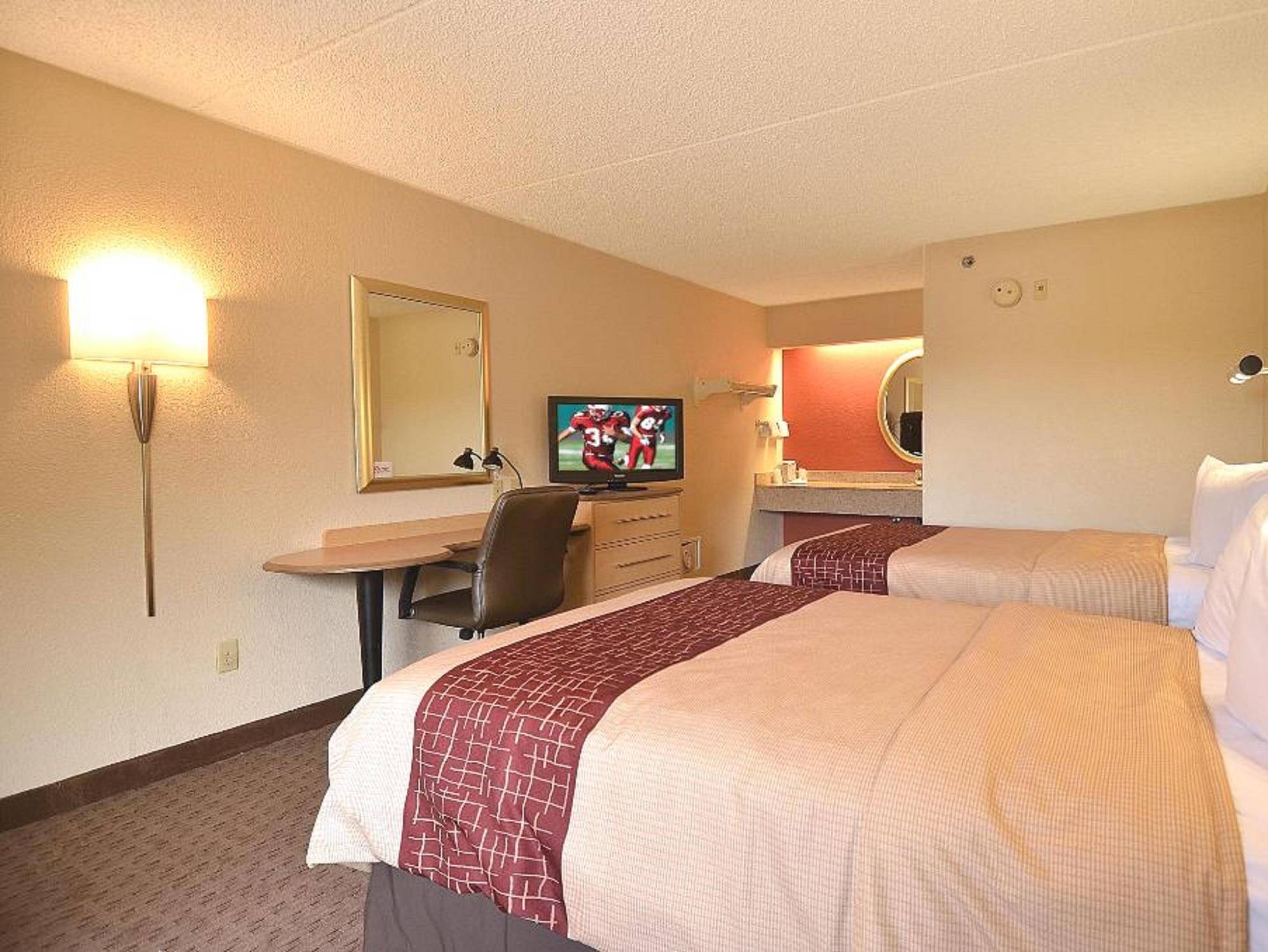 Red Roof Inn Tampa - Brandon Bagian luar foto